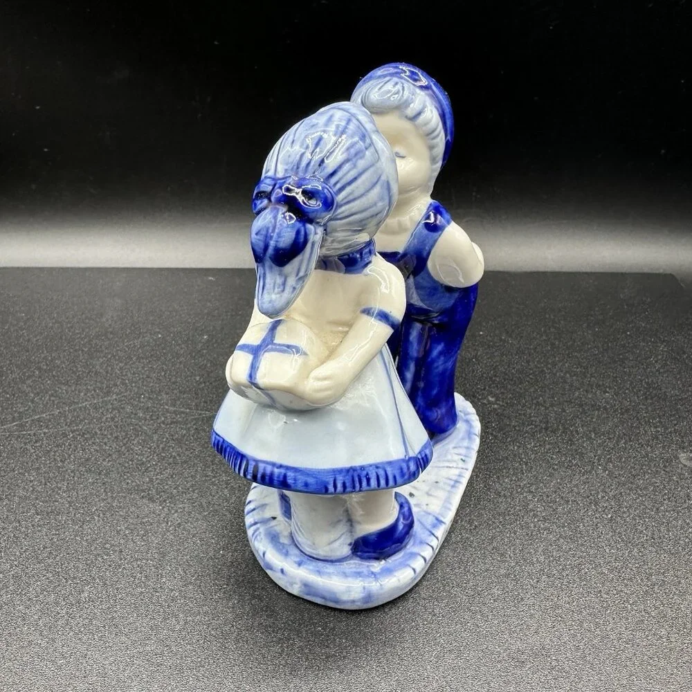 Vintage Delft Blue Kissing Dutch Couple Figurine 4.5